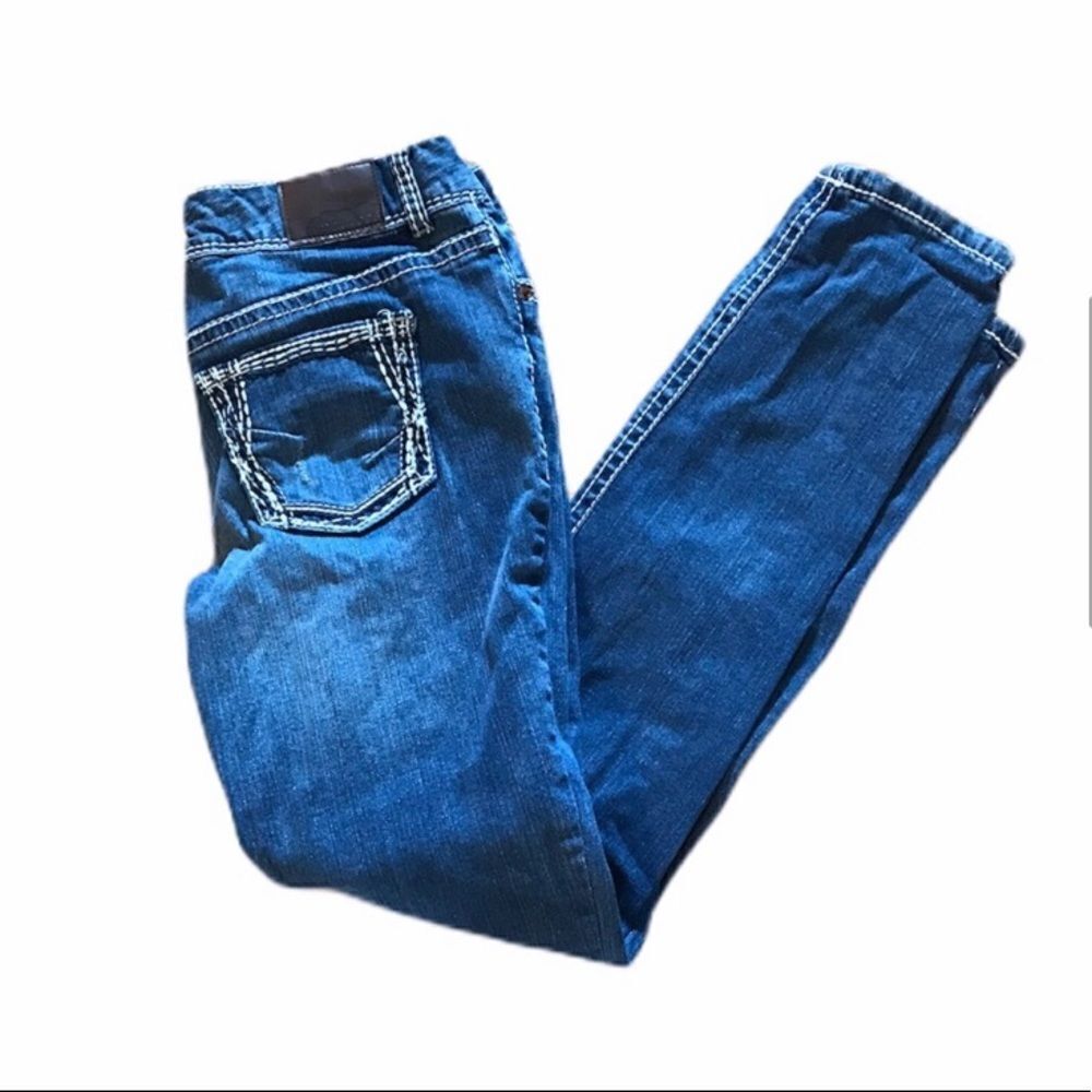 Maurices Distressed Size 5/6 Jeans - Picture 3 of 6